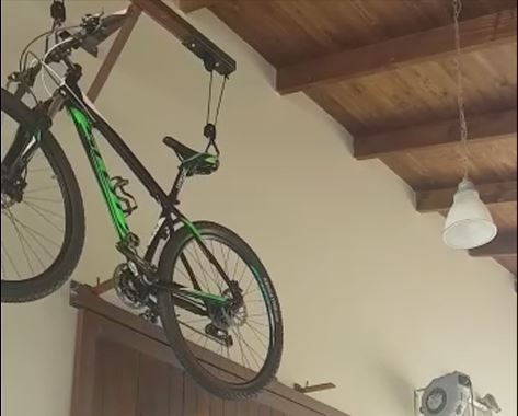 Sujetador de bicicleta para cieloraso